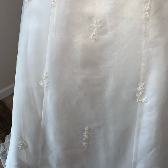 🚫SOLD🚫White Wedding Gown Sz 8 soft Organza Overlay - Picture 5 of 8